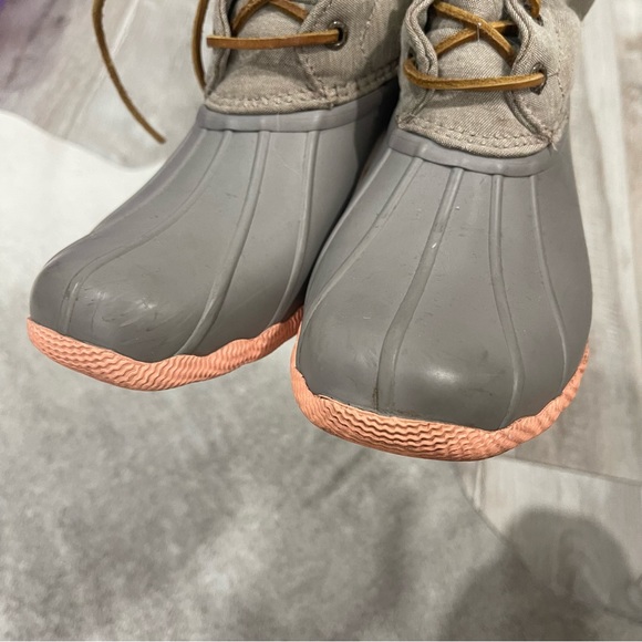 Sperry Topsider gray and pink duck boots - Picture 3 of 8